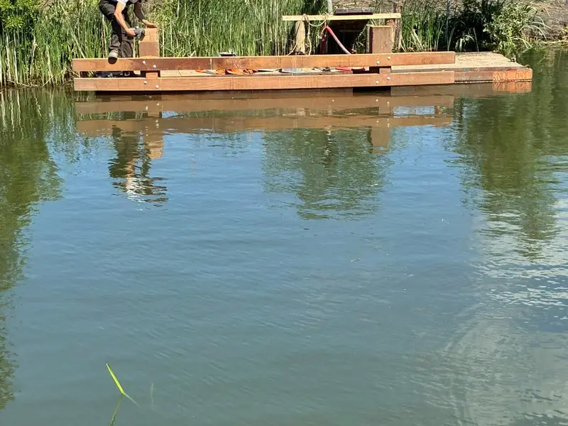Kraanwerk aan de waterkant