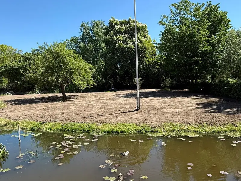 Grondwerk rondom de vijver — foto 3