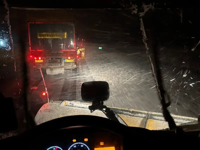 Sneeuwruimen en zoutstrooien — foto 4